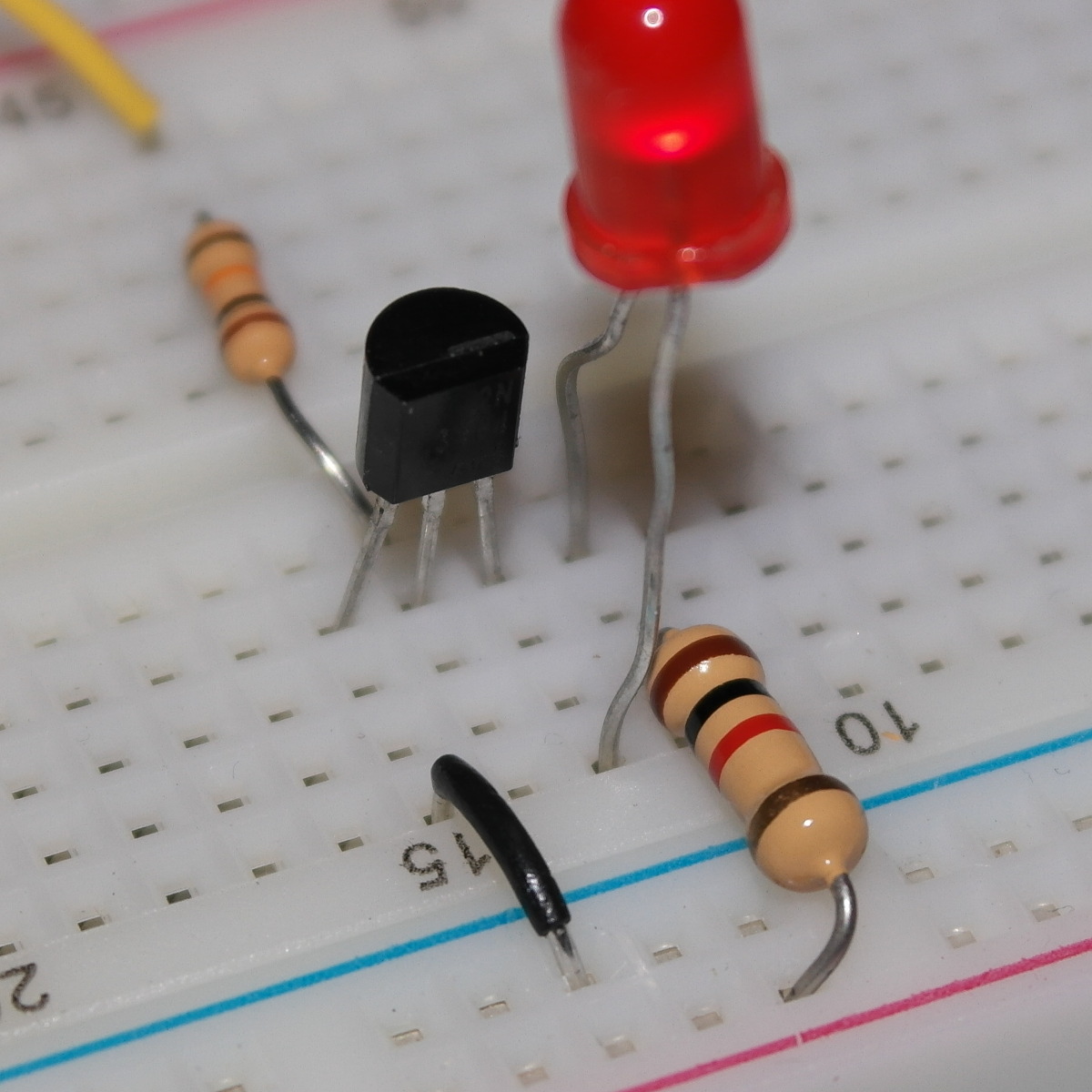 Transistor controller LED